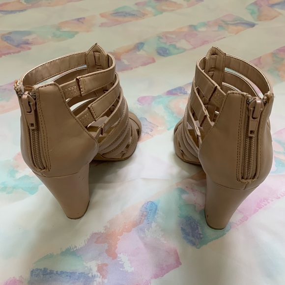 Tanned nude strapped style heels size 8.5 - Picture 3 of 3